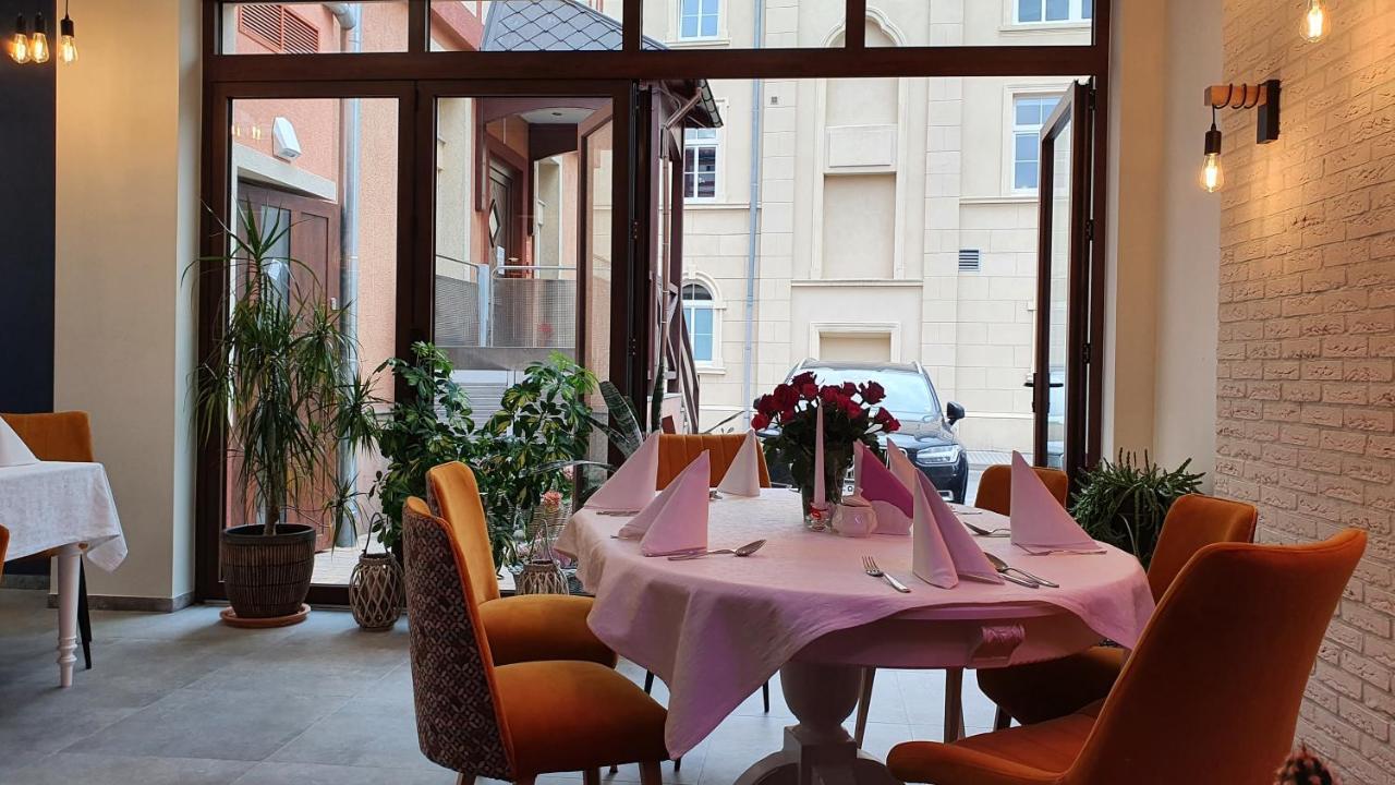 Hotel Siesta Świebodzin Kültér fotó