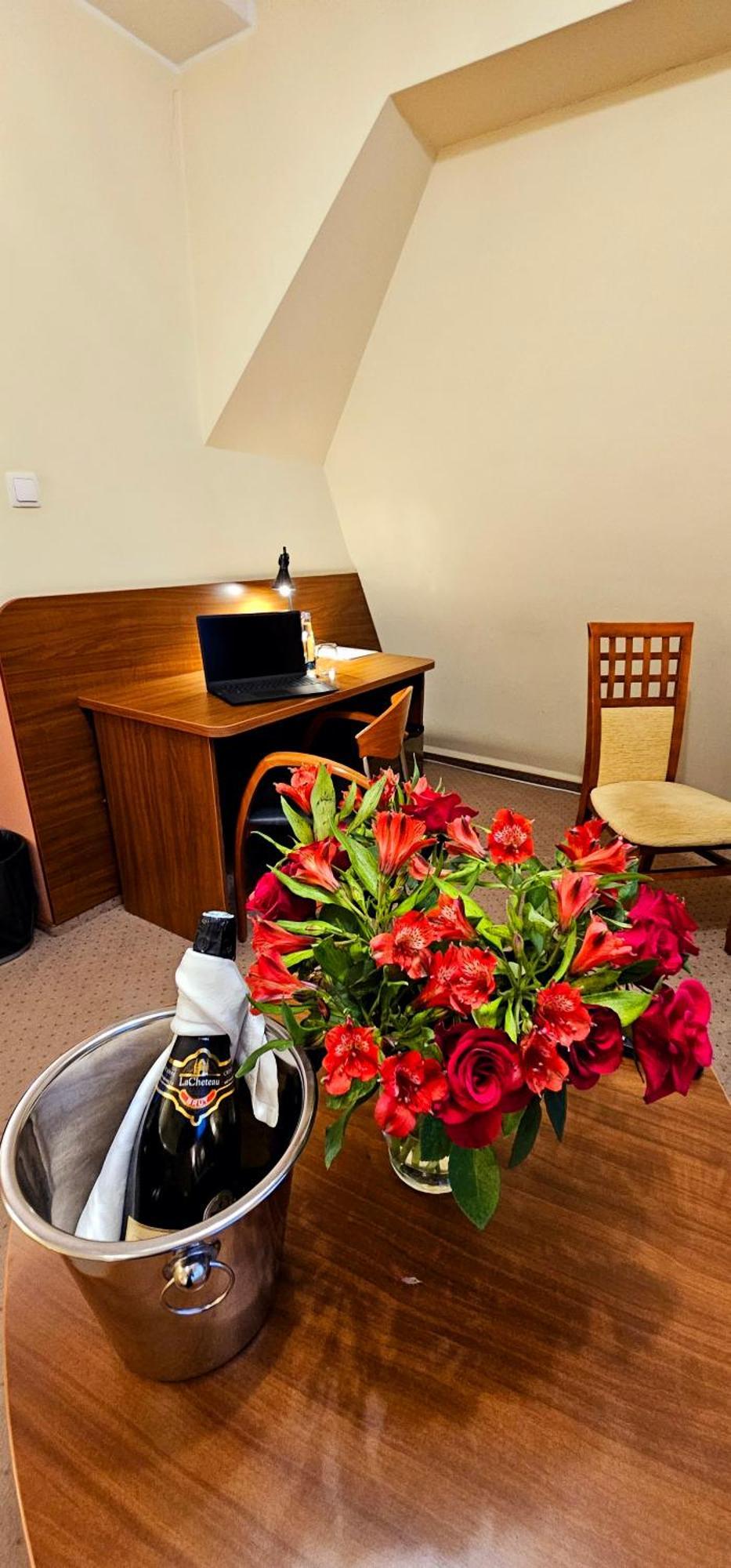 Hotel Siesta Świebodzin Kültér fotó