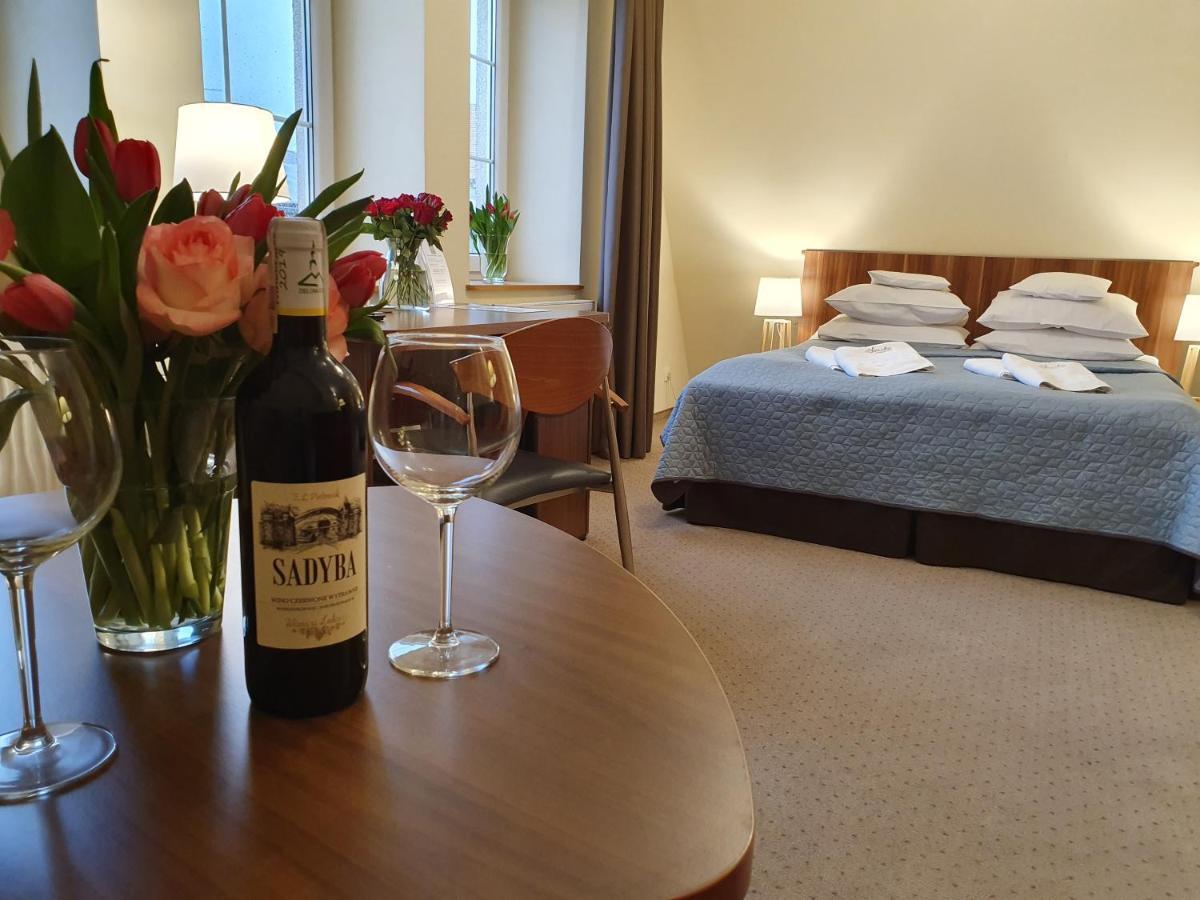 Hotel Siesta Świebodzin Kültér fotó